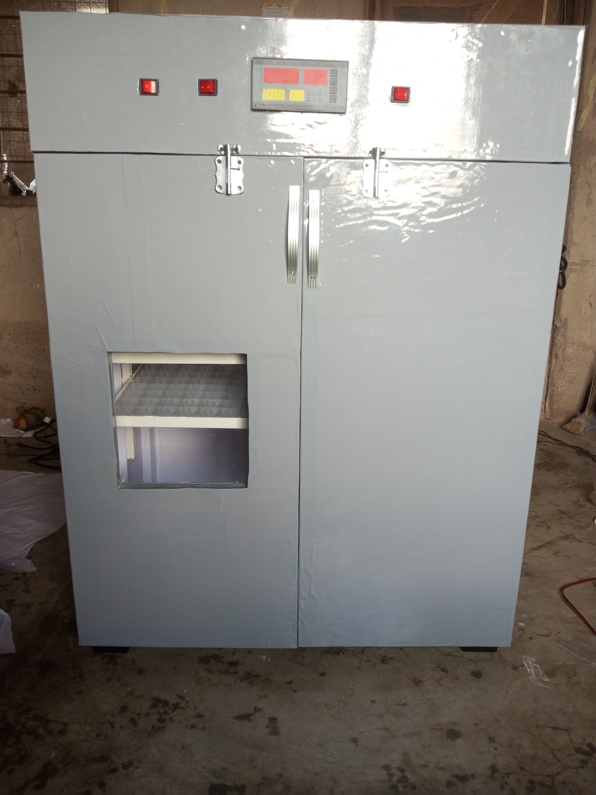 Eggs incubator