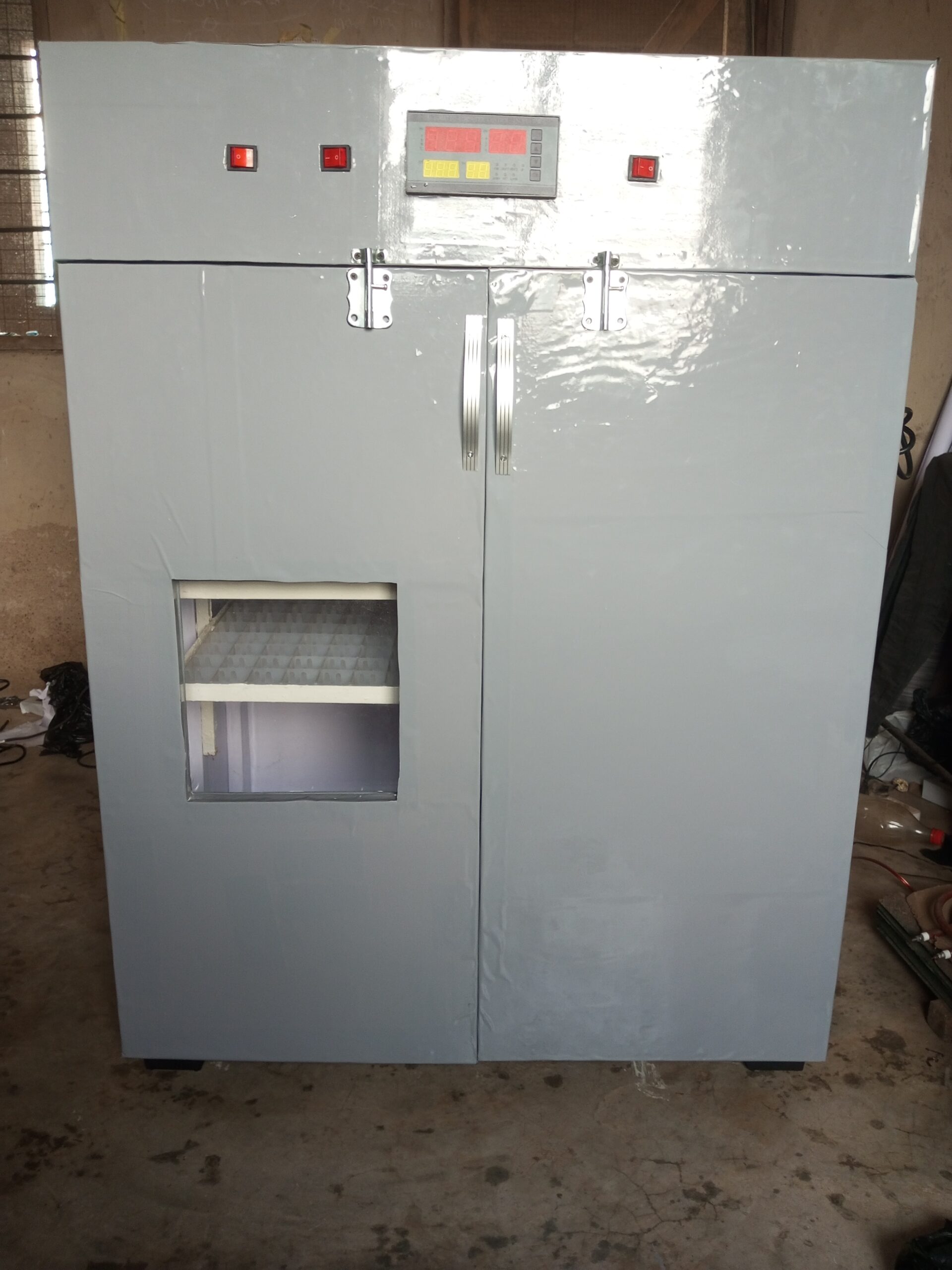 Eggs incubator