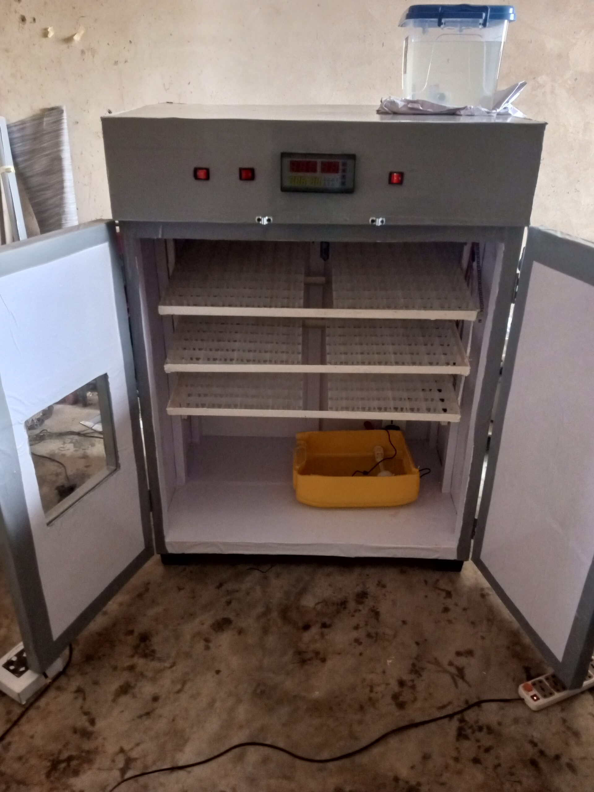 Eggs incubator